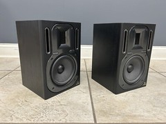 Behringer TRUTH B3030A 2-Way Active Studio Monitors w/ Kevlar Woofer & Tweeter