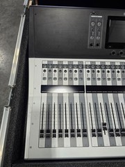 Yamaha TF3 Digital Mixer Console w/ Road Case 24ch TouchFlow Excellent
