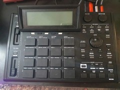 Akai MPC1000 Professional 128MB Sampler/Sequencer Drum Machine Black