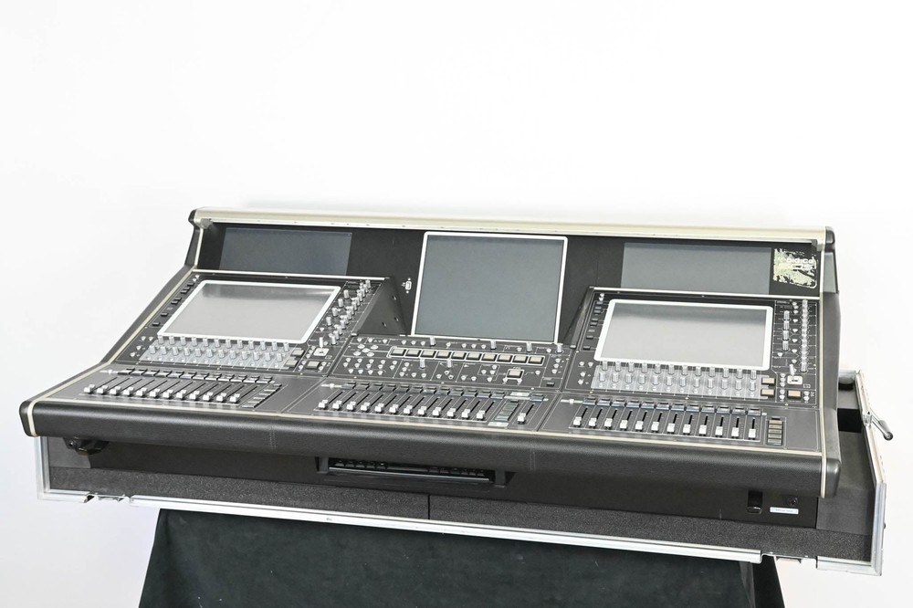 DiGiCo SD5 Digital Mixing Console w/ Waves Card, ST Optical & Road Case CG01GJB