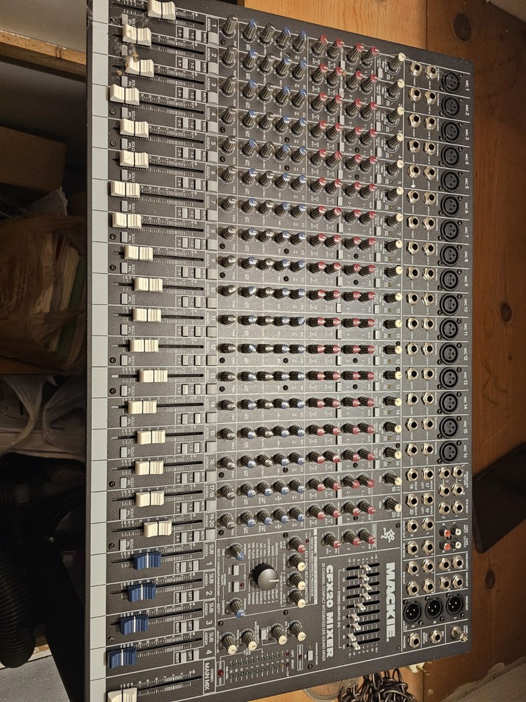 Mackie CFX20 20-Channel Mixing Console, 4-Bus, Built-In Effects, Phantom Power