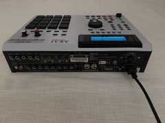 AKAI MPC 2000 XL- MCD – EB16 EFFECTS – 8 OUTPUTS – 32 MB RAM Fully Refurbished