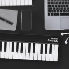 Akm320 32 Key Midi Controller Mini Keyboard Usb Pitch Modulation Windows Mac