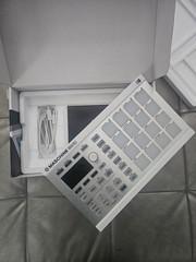 Native Instruments Maschine Mikro MK2 White Sampler & Sequencer, 16 Pads, USB
