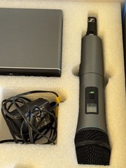 Sennheiser XS Wireless 1 Vocal Set XSW 1-825 Barely Used Excellent Condition