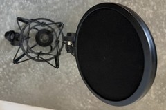 Rode Podcaster USB Microphone White + Shock Mount with Detachable Pop Filter