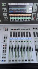 Soundcraft Vi3000 Digital Mixer 128-Channel Console w/ Roadcase and Cover