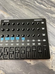 Akai MIDIMIX USB MIDI Controller – Black