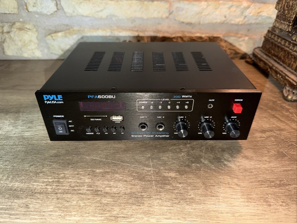 Pyle 300 W Wireless Bluetooth Stereo Microphone Receiver Amplifier System