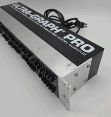 Behringer Ultra-Graph Pro GEQ3102 Ultra-Musical 31-Band Graphic Equalizer READ