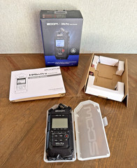 ZOOM H4n Pro Handy Recorder Brilliant Four-Track Audio Recording -Black Finish