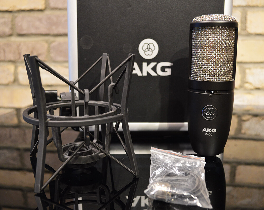 AKG P420 Large-diaphragm Condenser Microphone, Suspension and Hard Case