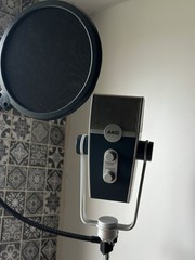 AKG Lyra USB Condenser Mic Cardioid Large Diaphragm w/ Pop Filter Bundle