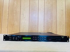 Roland S-330 Digital Sampler Rackmount with Power Cable Music Gear Tested Black