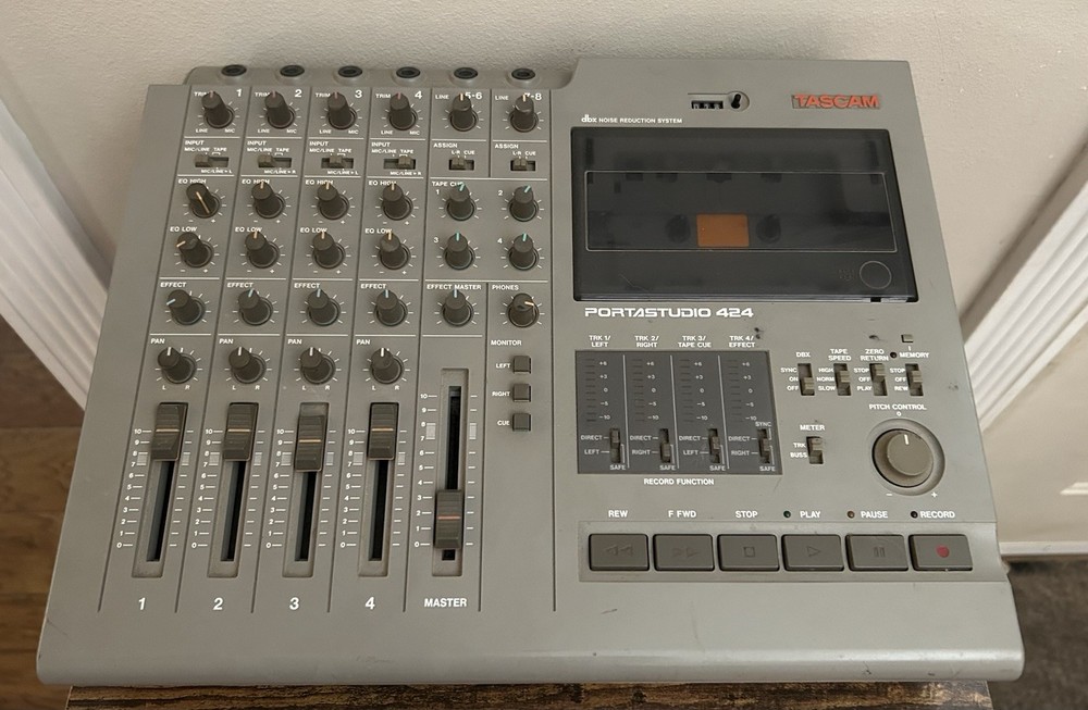 Tascam Portastudio 424