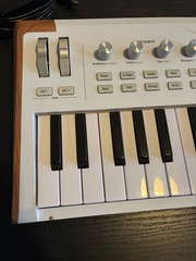 Arturia Astrolab 37 Key Keyboard/Synthesizer (with Original Box, Power Supply)