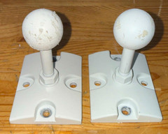 Pair of JBL Ball Mounts for Control 25 & 28 Speakers – Plastic Ball Type