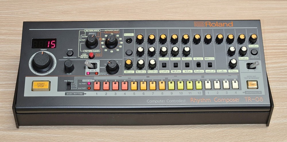 Roland Boutique TR-08 Analog Modeling Rhythm Performer Drum Machine + DK01 Dock