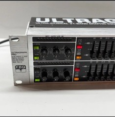 Behringer Ultragraph Pro FBQ3102 Dual 31-Band Graphic Equalizer Missing 3 Button