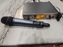 SENNHEISER RECIEVER EW300 G3 RADIO AND MIC MICROPHONE SYSTEM W/ CASE