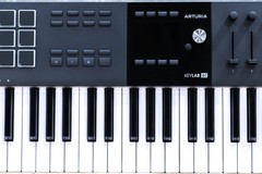 Arturia KeyLab 61 Mk3 Universal MIDI Controller 61-Note Semi-Weighted w/Box