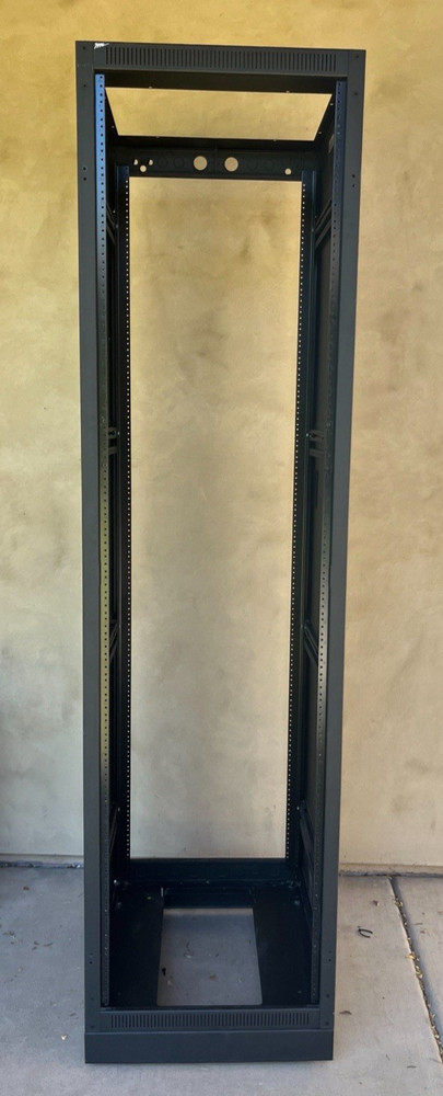 Middle Atlantic 44U 25“ Deep ERK Series Equipment Rack ERK-4425 Caster Base