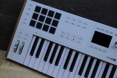 Arturia KeyLab 49 Mk3 Universal MIDI Controller 49-Note Semi-Weighted w/Box
