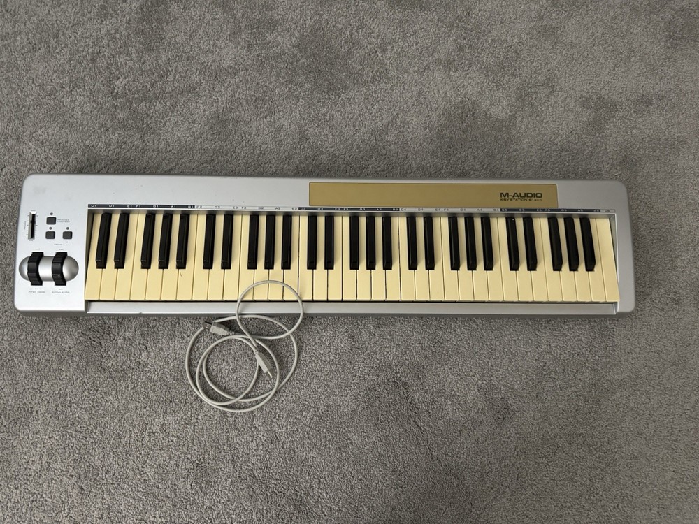 M-AUDIO Keystation 61es 61-Key Semi-Weighted USB MIDI Controller
