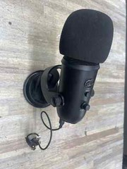 Blue Yeti Blackout Edition USB Microphone 888-000322 w/ Stand & Cord