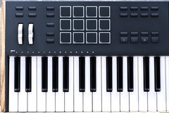 Arturia KeyLab 61 Mk3 Universal MIDI Controller 61-Note Semi-Weighted w/Box