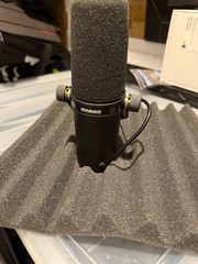 Shure SM7B Dynamic Vocal Microphone with Both Windscreens – XLR Studio Mic –