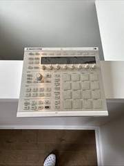 Native Instruments Maschine MK2 White MIDI Controller – NO Software Or Cord