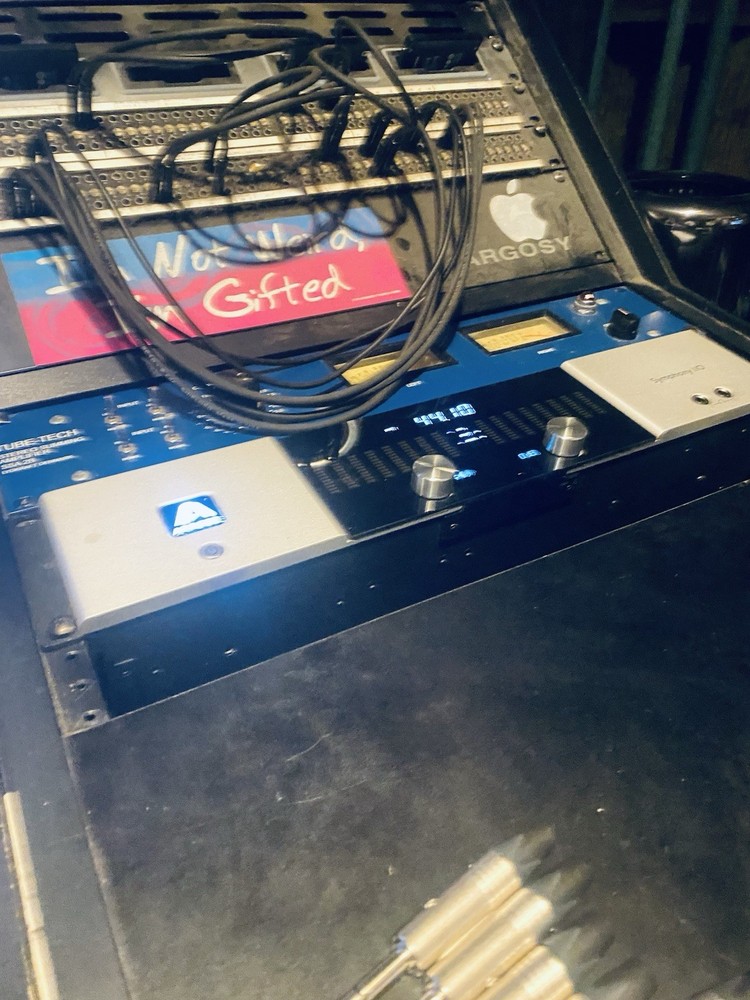 Apogee Symphony I/O MK 1 16×16 Sound Card. Apogee Bridge included. Used