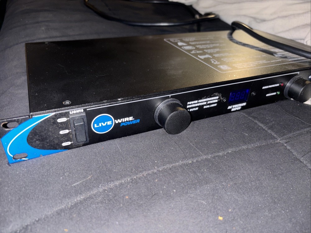Livewire PC1100 Rack Mount Power Conditioner 11 Outlet Dual Light EMI/RFI Filter