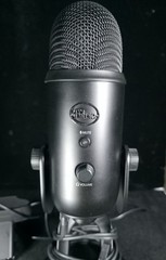 Blue Yeti USB Microphone & Logitech C922 Pro HD Webcam Streamer Bundle $229 New!