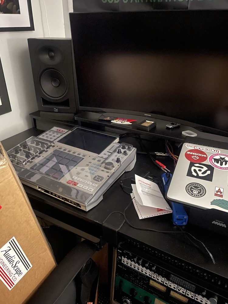 Akai Professional MPC x SE Standalone Production Workstation