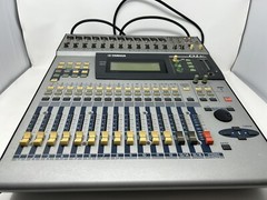 YAMAHA Mixer 01V Digital Mixing Console