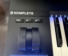 Komplete Kontrol S61 MK2 Keyboard MIDI Controller + Carrying Bag