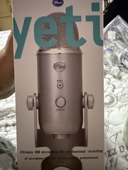 Blue Yeti Professional Multi-Pattern USB Condenser Microphone – Silver