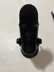 Blue Yeti Professional Multi-Pattern USB Condenser Microphone – Blackout