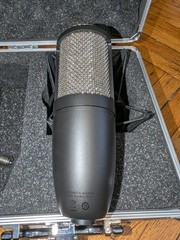 AKG P220 Microphone Bundle w/ Shock Mount, Pop Filter, Headphones, Cable &Screen