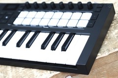 Novation Launchkey Mini 25 Mk4 Creative 25 Synth-Action Mini-Key MIDI Controller