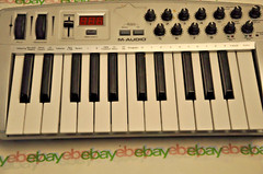 M‐Audio Ozone MIDI Keyboard Audio MIDI Controller with Power Supply