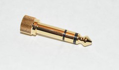 Locking 1/8″ – 1/4″ screw-on headphone adapter for Sony