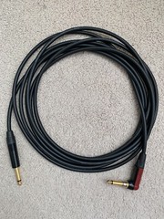 MOGAMI W2524, 2524 GUITAR CABLE WITH NEUTRIK 1/4″ TS ANGLE SILENT PLUG, 14 Ft