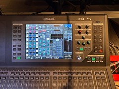 Yamaha QL5 64-channel Digital Mixing Console With Roadcase