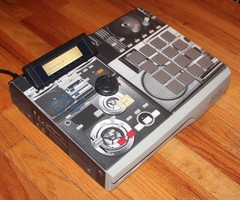AKAI MPC2000XL, CUSTOM SKIN, PERFECT LCD, NEW INTERNAL CF READER, 32MB RAM, CORD