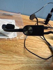 Shure SM35 Headset Cardioid Condenser Microphone + Xvive P1 Portable Power Supp