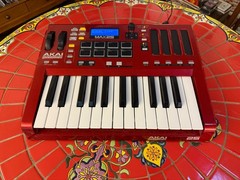 Akai MAX 25 Controller – USB / CV / MIDI Sequencer / Arpeggiator