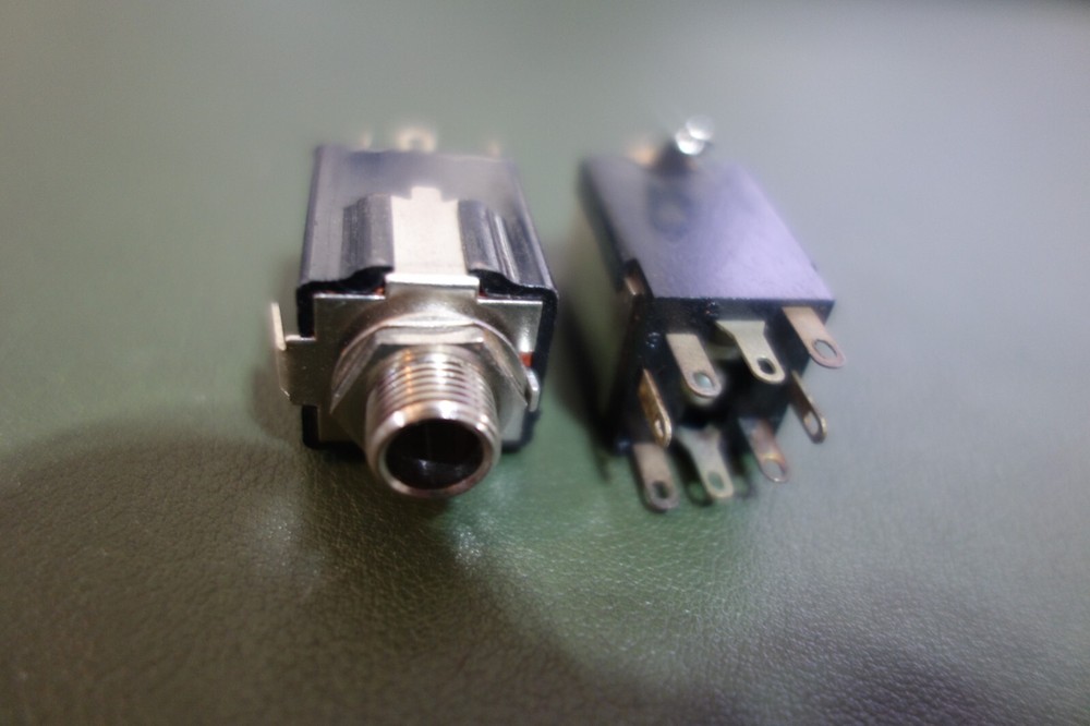 2 Ea 7 Lug with Ground 1/4″ Chassis Mount Jack